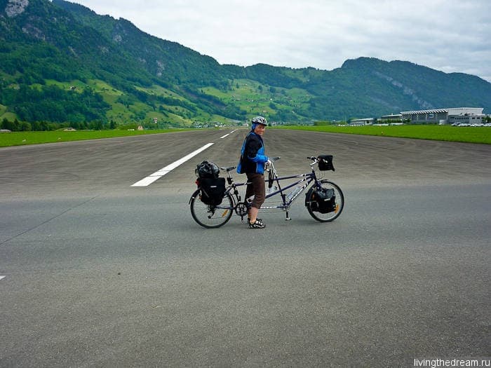Взлётная полоса и веломаршрут Взлётная полоса и веломаршрут