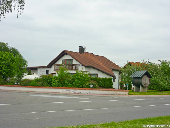 Дом с бочкой Дом с бочкой