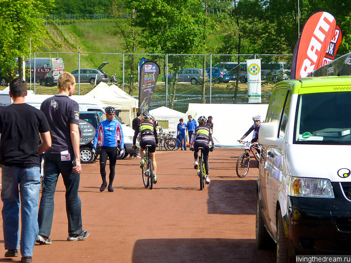 Ирина Калентьева едет на тренировку Ирина Калентьева едет на тренировку